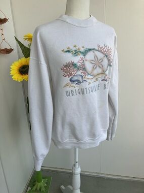 Vintage 90s Wrightsville Beach Seashell Graphic White Pullover Casual Sweatshirt